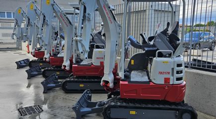 MINIESCAVATORI TAKEUCHI